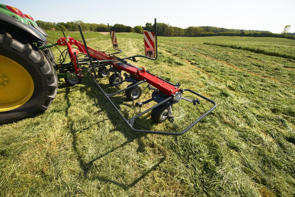 Mounted Tedders - Vicon Fanex 604 - 804, ideal for hay making also low weight and low power requirments