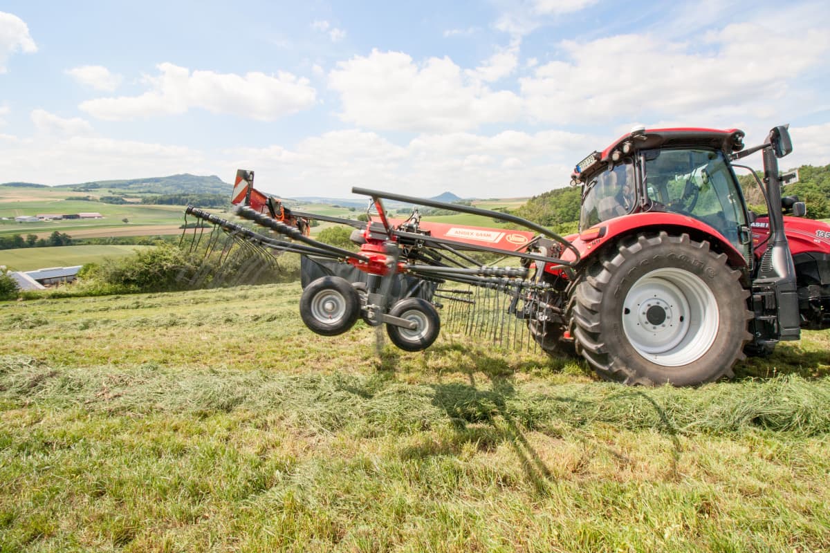 Double Rotor Rakes - VICON ANDEX 644M, operating effectively and precise during field operation