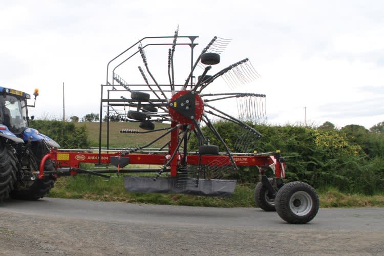 Double Rotor Rakes - VICON ANDEX 804-844-904 HYDRO-904 PRO, folded compcly, safe during efficient transportation