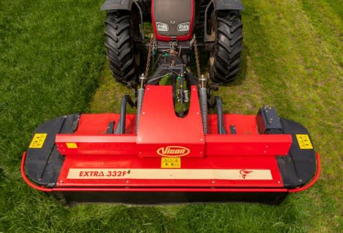 Plain Mowers - Vicon EXTRA 332XF, designed for narrow swathing and wide spreading, first front disc mower with with an actively driven swath former