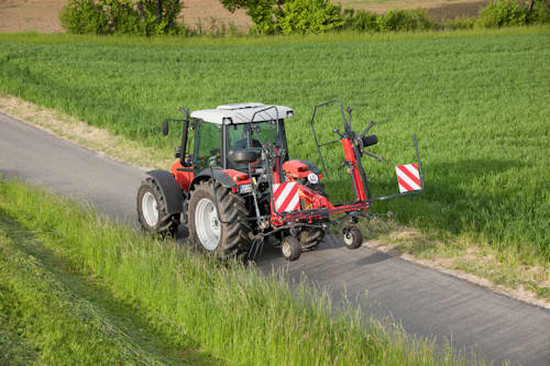 Mounted Tedders - VICON FANEX 464 - 524T - 524, folded and transported safe and efficient by tractor