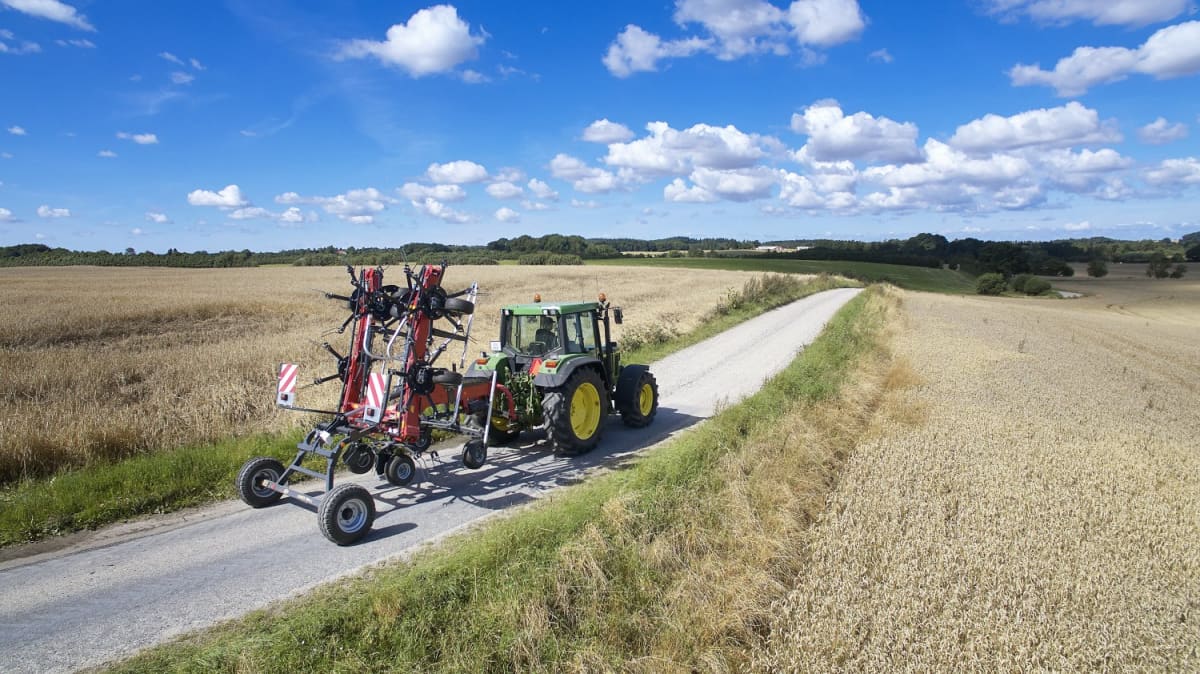 Tedders, Trailed - VICON FANEX 904C - 1124C, cleaver transport soloutin for smaller tractors as well