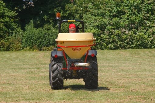 pendulum spreaders - vicon superflow ps225 multi-functional spreader, compact and optimal for small fields and areas