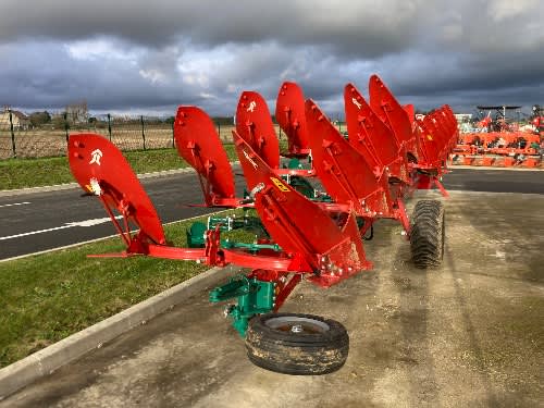 Charrue à chariot PW 10 corps