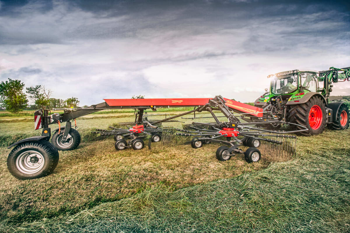 Double Rotor Rakes - VICON ANDEX 705 EVO - 705 VARIO, high performance and TerraLink Plus cardanic rotor providing improved quality of forage