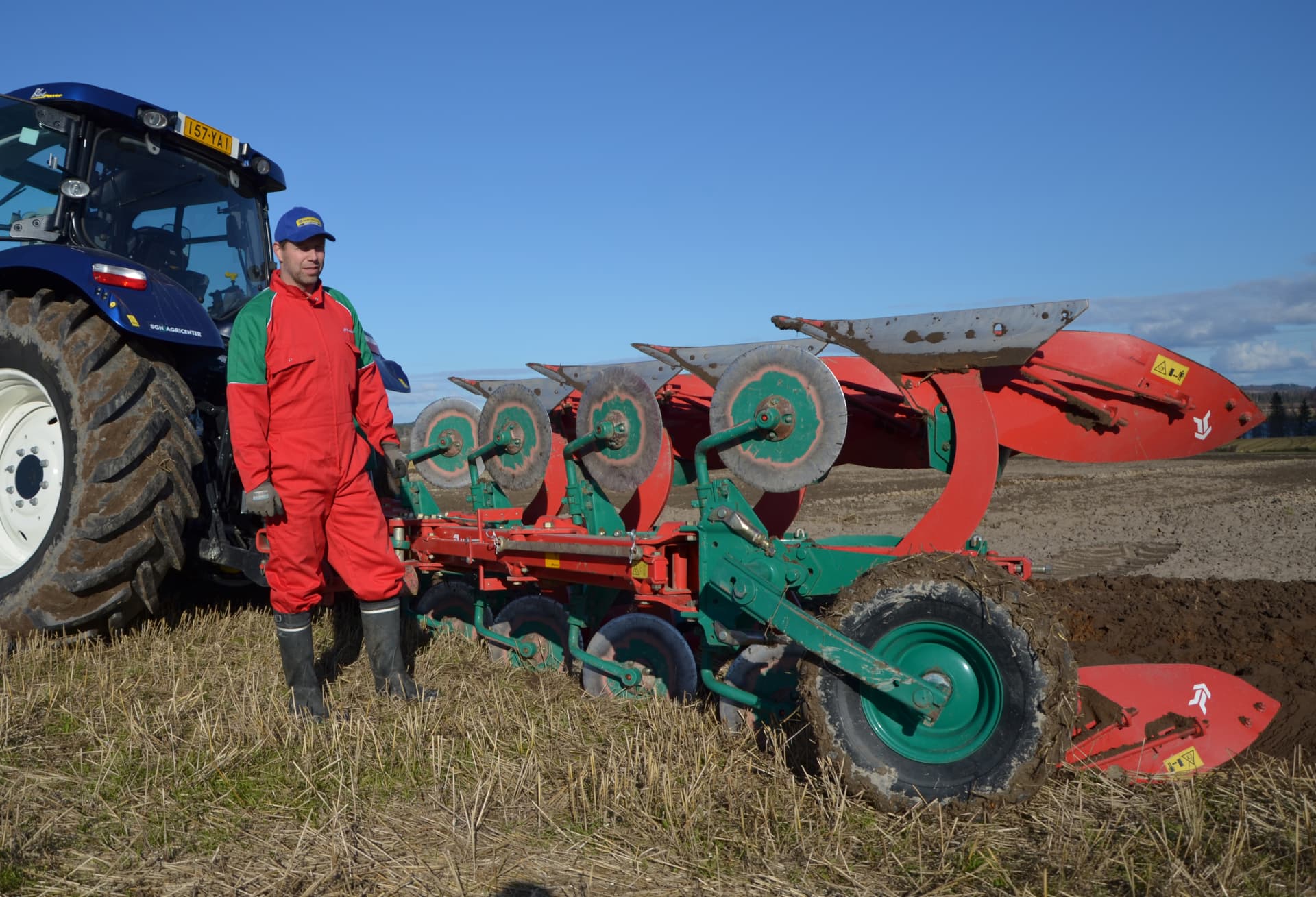 Why ploughing with Kverneland? CO2 down, Humus up