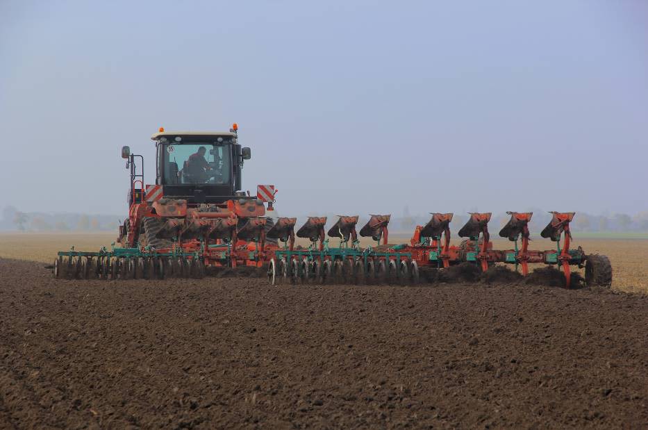 Press Release -24 hours ploughing, 103.5 hectares on one tank.  - Nov 2016