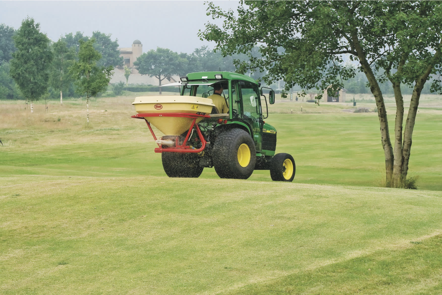 Vicon Pendulum spreader fertilizing golf course in Ireland