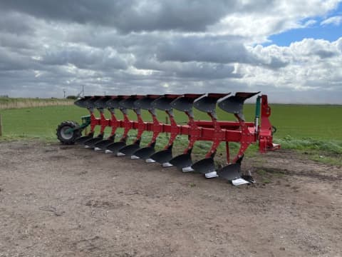 Kverneland Ecomat On-land:  Designed for High Performance Shallow Ploughing and Safer Transport