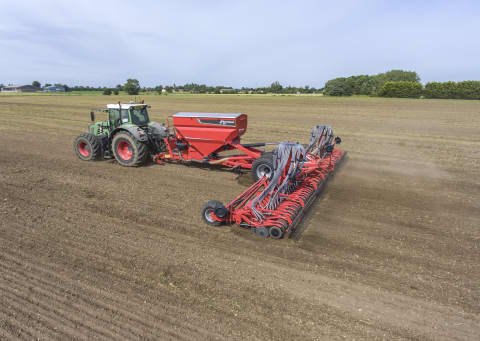 Semoir pneumatique solo Kverneland à haute capacité, contrôle supérieur de la profondeur et haute performance sur le terrain