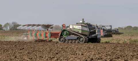 Kverneland vestigt wereldrecord autonoom ploegen met AgXeed