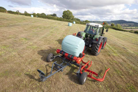 Bale Wrappers - VICON BW 2400, trailed wrapper produced for smaller tractors and is very ease to operate