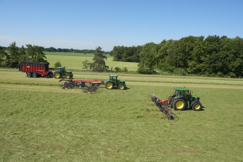 mounted tedders - VICON FANEX 554-684-764-904-1124, Central adjustment for border spreading keeping the crop inside the field.