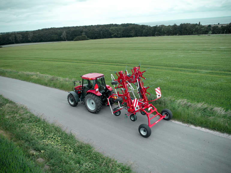 Kverneland 590 C - 85112 C, smart and efficient transportation, compact by tractor