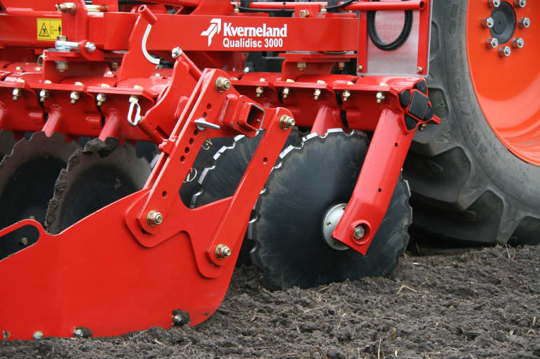 Kverneland Qualidisc Pro operating with cutting quality and good penetration