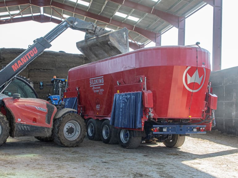 Kverneland - Homogeneous mixing with edged hopper