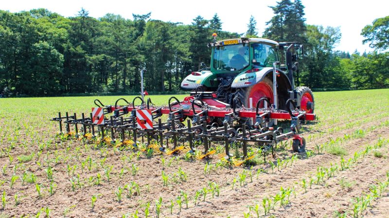 Kverneland Onyx inter-row cultivator