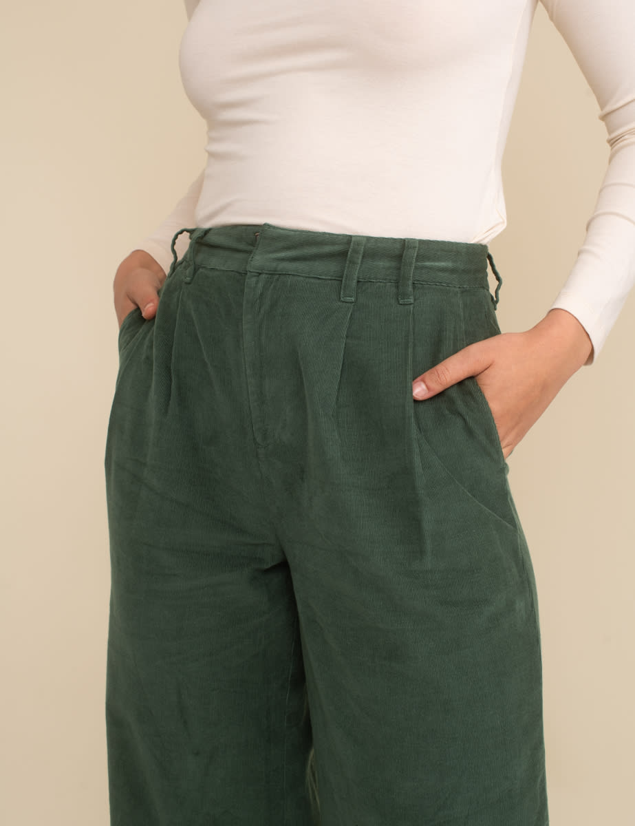 No Boundaries Junior's Sunday Green Midnight Wide Leg Fleece Pants, Green  Midnight, Large : : Clothing, Shoes & Accessories