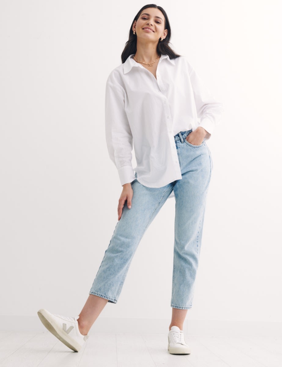 Mid Rise Cropped Bleach Wash Jeans
