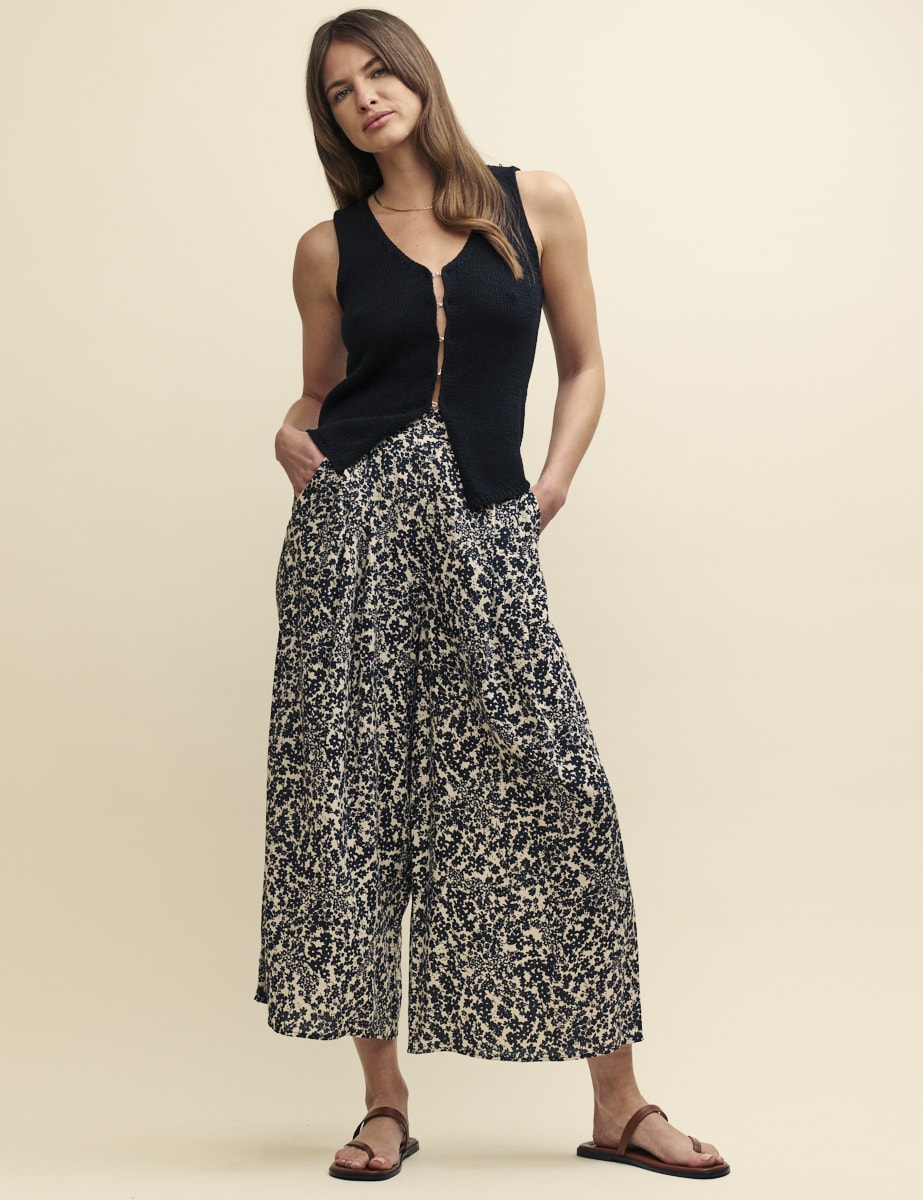 Black and White Floral Cropped Zeena Trousers