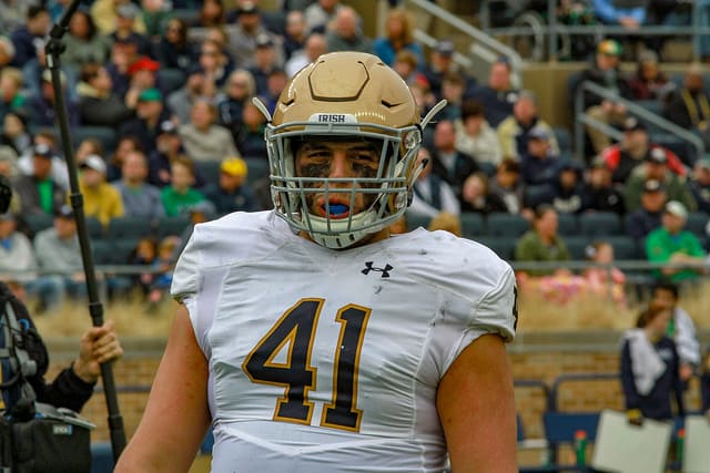 Notre Dame senior nose tackle Kurt Hinish