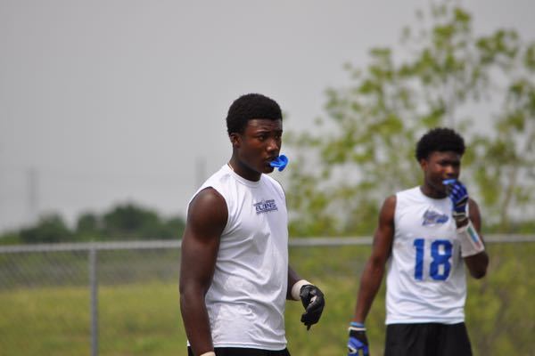 Elkins (TX) OLB Kenneth Murray is starting to catch fire on the recruiting trail this spring.