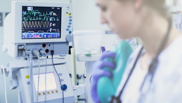 heart monitor, surgeon, surgery