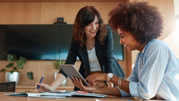 women working together