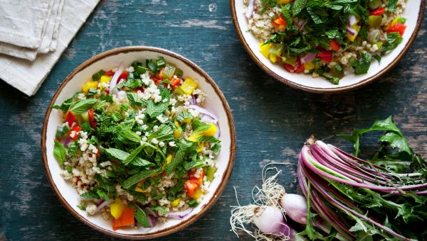 Salads with vegetables and whole grains