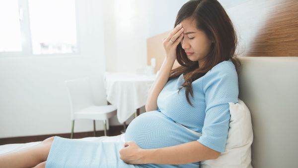 pregnant woman with a headache