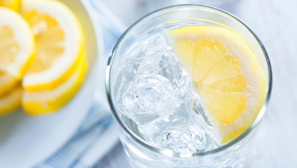 glass of iced lemon water