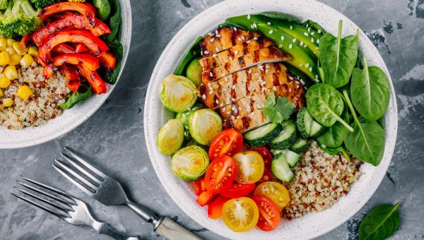 close up of juicy chicken fillet in a salad bowl