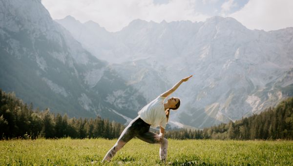 extended side angle pose