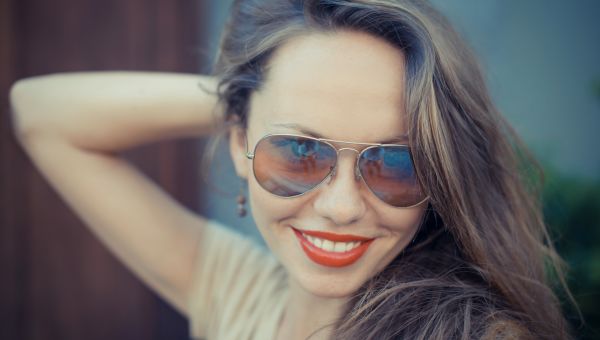 sunglasses that hide your eyes