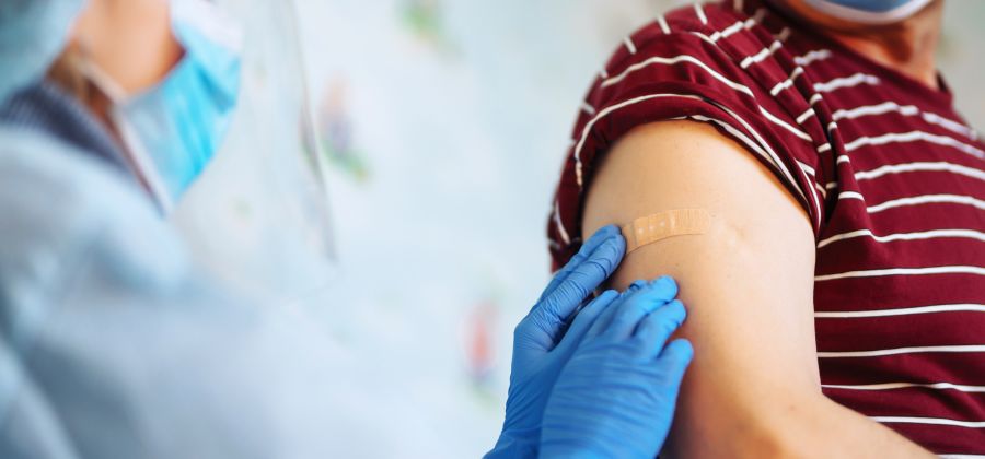 美国疫苗接种率因德尔塔变种的上升而下降