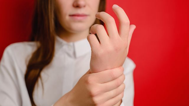 A young woman experiences numbness in her hands. 