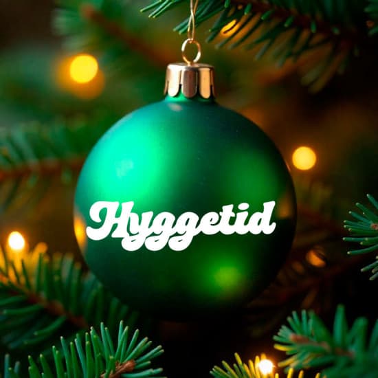 Klistermærke til julekugle med teksten Hyggetid