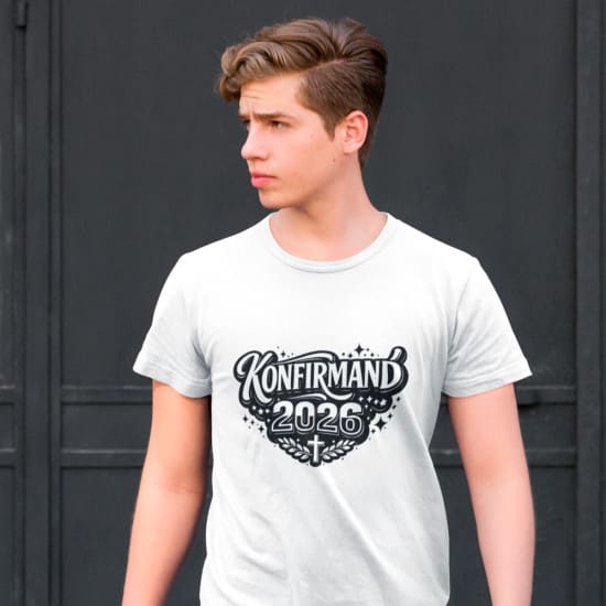 Strygemærke med teksten 'Årets Konfirmand 2026' til personliggørelse af tøj