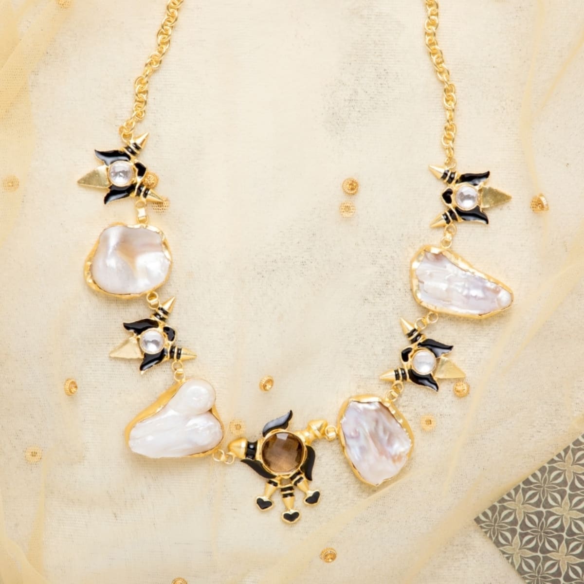 moms pearl necklace