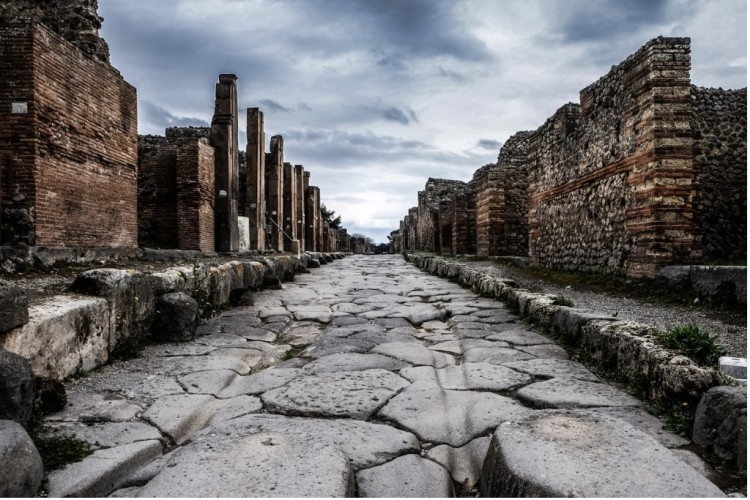 Private Spaces: Pompeiian Houses, Villas and Gardens