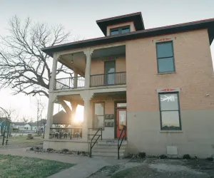 Concrete Houses: Check out this historic concrete house that was cutting edge in 1913!