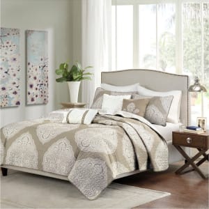 Audra Large Medallion Reversible Quilted Coverlet Set King