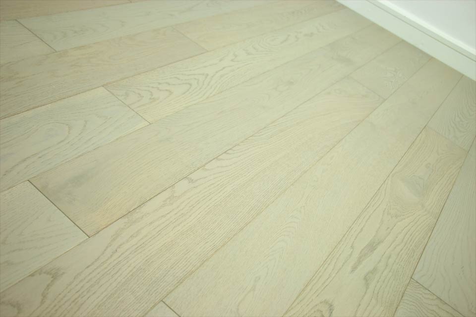 Select Engineered Flooring Oak Uk Grey Brushed Uv Oiled 14 3mm Select Engineered Flooring Oak Uk Grey Brushed Uv Oiled 14 3mm By 190mm 1900mm