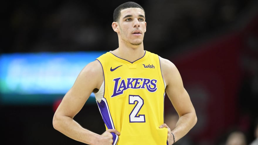 What's been a rough 15 game start to his career is now behind him, with lonzo turning to the last remaining lonzo got a haircut and he's getting 3's up and in with kanye blasting pic.twitter.com/huwm7pgp2y. Lonzo Ball New Haircut - hairstyle how to make
