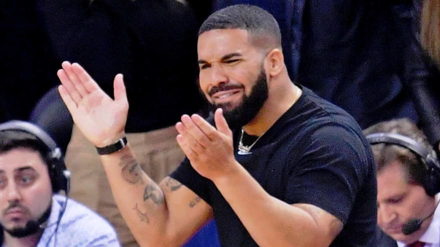 Drake shows off his custom Toronto Raptors championship ring | Yardbarker